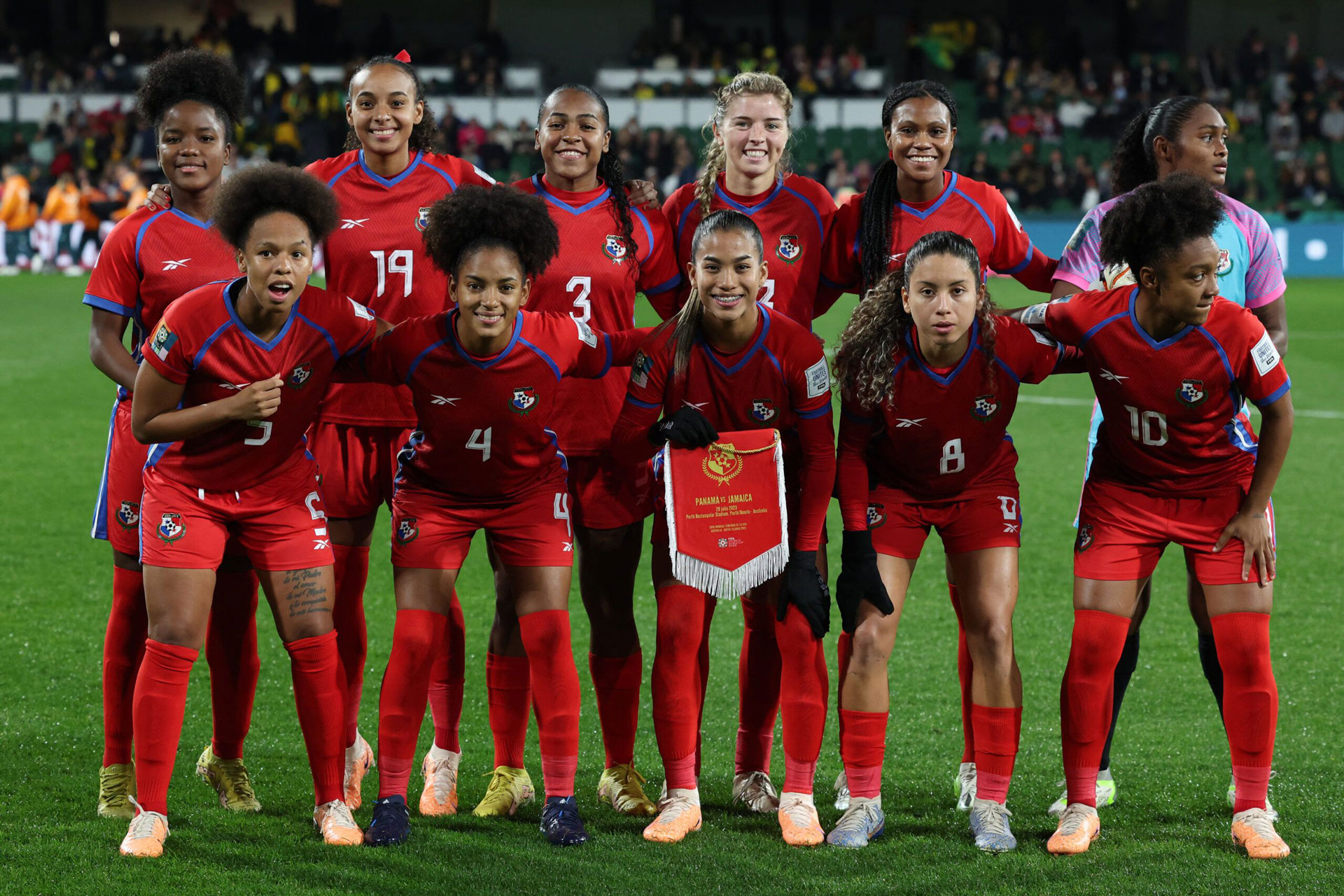 Panama womens soccer team huddle